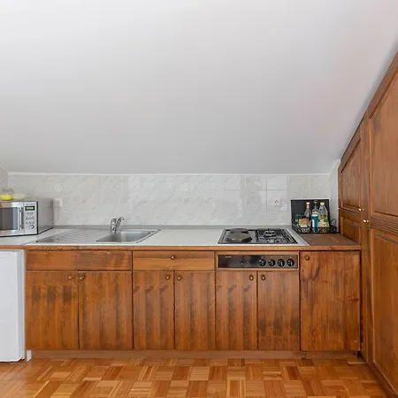 Mili Vrh فندق مبيت وإفطار