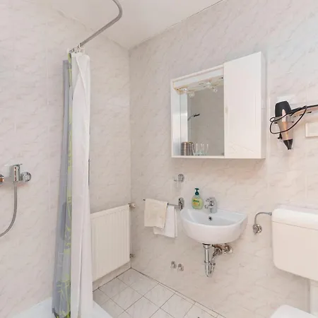 Mili Vrh كامنيك